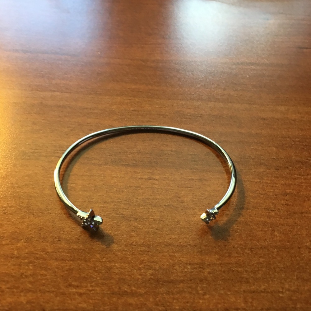 Henri Bendel Bracket